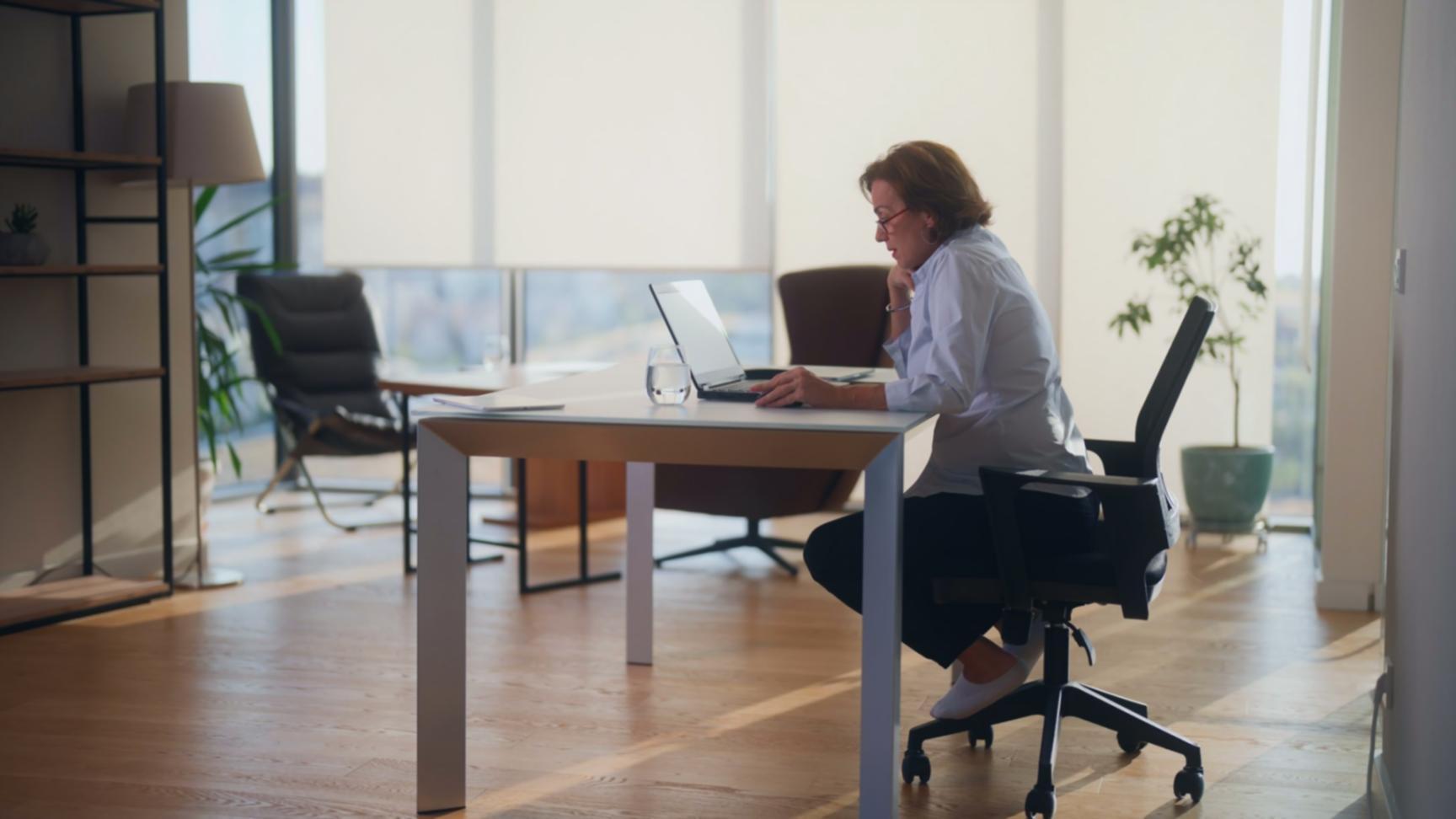 Herramientas digitales de análisis financiero en pantalla